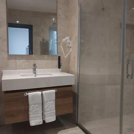 Business Life Guenesli Hotel