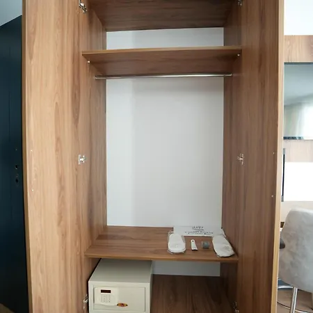 Hotel Business Life Guenesli