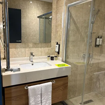 Business Life Güneşli 3*